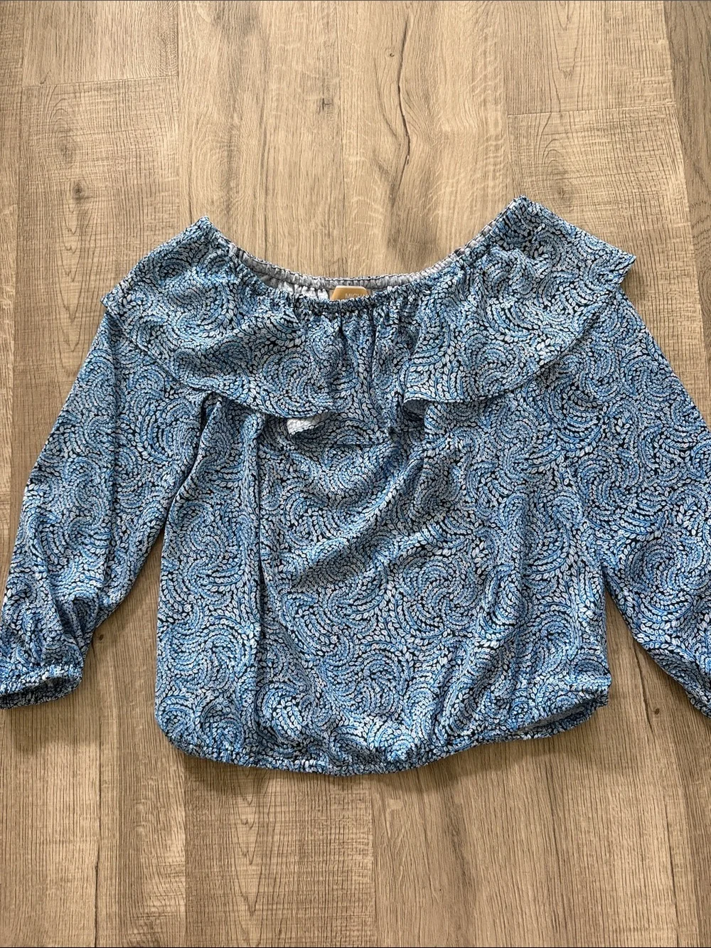 Michael Kors Off-Shoulder/ or on shoulder Blue Patterned Women's Top.